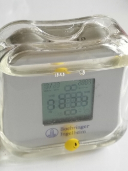 นาฬิกาปลุก-ปฏิทิน ของสะสมจาก Boehringer Ingelheim ทำงานปกติ, Calendar Clock, the collectible from Boehringer ingelheim, work properly