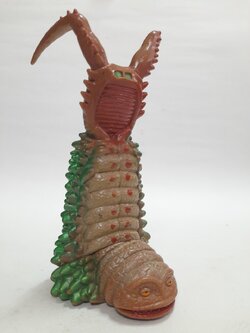 ซอฟ 6.5-7 นิ้ว สัตว์ประหลาดทวินเทล จากอุลตร้าแมนแจ๊ค มือสอง สภาพดี มีรอยบ้าง มีปั๊มใต้เท้า