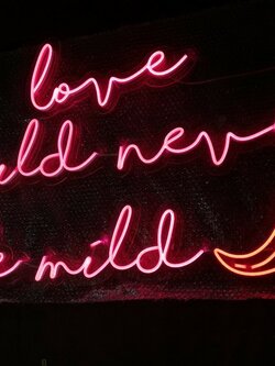 ป้ายไฟนีออนดัด