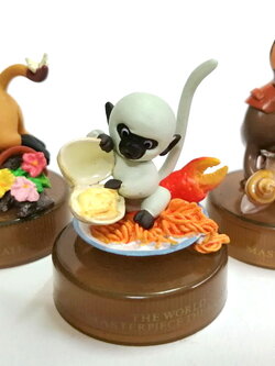 งานฉากขนาดเล็ก งานบอตเทิ่ลแคป ชุด the world masterpiece theater กับสามฉาก สวยน่าเก็บ รายละเอียดครบ ขายทั้งชุด3ตัว