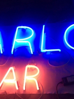 ป้ายไฟนีออนดัด Marlor Bar
