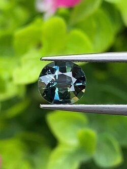 พลอย แซฟไฟร์ 3 สี Tri Color Sapphire 1.40 กะรัต (Cts.) พลอยแท้ อัญมณีมงคลประจําวันเกิด เครื่องประดับพลอย