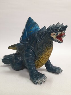 ซอฟ 6.5-7 นิ้ว สัตว์ประหลาดซอนเนล จากอุลตร้าแมนไกอา มือสอง สภาพดี มีรอยบ้าง มีปั๊มใต้เท้า