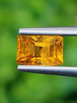 พลอย บุษราคัม yellow sapphire 1.06 กะรัต พลอยแท้ อัญมณีมงคลประจําวันเกิด เครื่องประดับพลอย