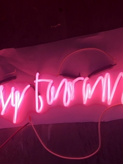 ป้ายไฟนีออนดัด หลอดแก้ว - ภาษาอังกฤษ