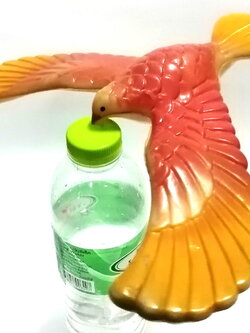 นกบิน สมดุล ของเล่นยุค 90 นกที่วางบนอะไร แล้วจะลอยตัวอยู่ได้อย่างสมดุล ของเล่นเก่าตามสมัย หายาก สภาพดี ***สีลอกตามเวลางานเก่าแท้ ขายตามสภาพ