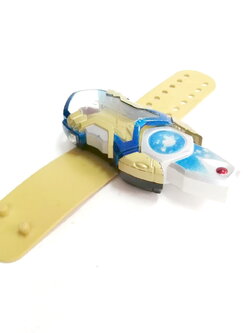 อุปกรณ์แปลงร่าง แคนดี้ทอย ของอุลตร้าแมน ฮิคาริ จากซีรีย์อุลตร้าแมน เมบิอุส *** มีรอยถลอกของสี ไม่มีวงจรไฟฟ้า แสง/เสียง ถอดออกจากกันได้ ขายตามสภาพ