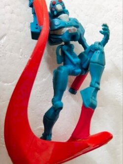 ของเล่น ของสะสม หุ่นยนต์ ยางตัน พร้อมฐาน สูงราว 3.5นิ้ว