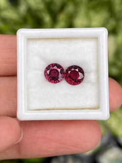 พลอย โรโดไลต์ กาเน็ท Rhodolite Garnet 2 เม็ด Pcs. 2.50 กะรัต Cts.พลอยแท้ อัญมณีมงคลประจําวันเกิด เครื่องประดับพลอย