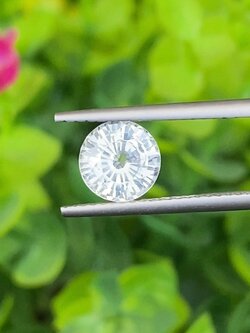 พลอย ไวท์ แซฟไฟร์ (White/Colorless Sapphire) 1.70 กะรัต Cts. ดิบ Unheated พร้อมใบเซอร์ พลอยแท้ อัญมณีมงคลประจําวันเกิด เครื่องประดับพลอย