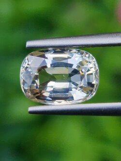 พลอยบุษราคัม (Yellow Sapphire) 2.42 กะรัต พลอยแท้ อัญมณีมงคลประจําวันเกิด เครื่องประดับพลอย