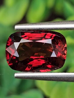 พลอย สปิเนล (Spinel) 2.20 กะรัต (Cts.) ดิบ (Unheated) พลอยแท้ อัญมณีมงคลประจําวันเกิด เครื่องประดับพลอย