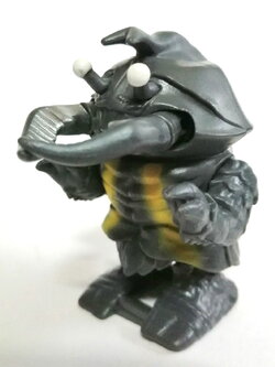 ***ลานติดเดินตะกุกตะกัก แต่นอกนั้นสภาพดี ของเก่าเก็บขายตามสภาพ ตุ๊กตาไขลาน สัตว์ประหลาดแอ๊นท์เลอร์ จากซีรีย์ อุลตร้าแมนคนแรก ขนาด 9 ซม. สวย น่ารัก