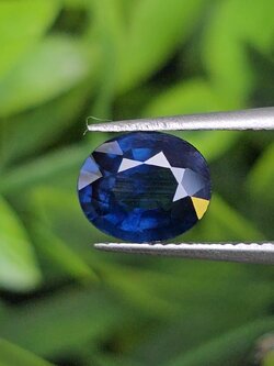 พลอย ไพลิน Blue Sapphire 1.30 กะรัต (Cts.) ดิบ (Unheated ) พลอยแท้ อัญมณีมงคลประจําวันเกิด เครื่องประดับพลอย
