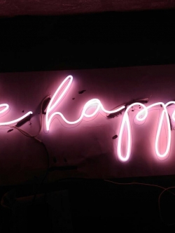ป้ายไฟนีออนดัด Be happy