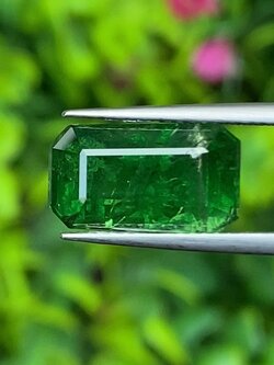 พลอย ซาโวไรท์ Tsavorite Garnet 7.36 กะรัต (Cts) ดิบ Unheated. พร้อมใบเซอร์ พลอยแท้ อัญมณีมงคลประจําวันเกิด เครื่องประดับพลอย