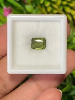 พลอย เขียวส่อง (ฺGreen Sapphire) 1.30 กะรัต (Cts.) พลอยแท้ อัญมณีมงคลประจําวันเกิด เครื่องประดับพลอย