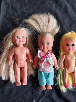 มีหลายภาพ,เซ็ทตุ๊กตาเด็ก 2 ตัวงาน Simba Toy, 1 ตัวงานพรีเมี่ยม 7-11 (เท้าชำรุด ตามภาพ), 1 ตัว ไม่ทราบแบรนด์