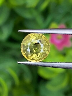 พลอย บุษราคัม Yellow Sapphire 2.01 กะรัต (Cts.) พลอยแท้ อัญมณีมงคลประจําวันเกิด เครื่องประดับพลอย
