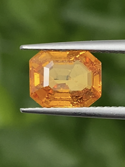 พลอย บุษราคัม Yellow Sapphire 2.28 กะรัต (Cts.) พลอยแท้ อัญมณีมงคลประจําวันเกิด เครื่องประดับพลอย