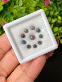 พลอย แบล็ก โอปอล Black Opal 1.98 กะรัต (Cts.) 10 เม็ด (Pcs.) พลอยแท้ อัญมณีมงคลประจําวันเกิด เครื่องประดับพลอย