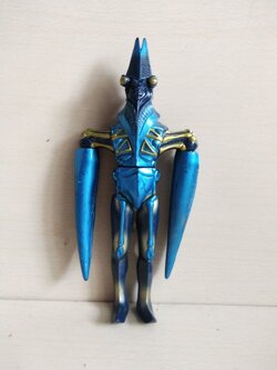 ซอฟ8นิ้ว **มีตำหนิ โปรดดูทุกภาพ สัตว์ประหลาด เพาเวิร์ดบัลตั้น จาก อุลตร้าแมน เพาเวิร์ด ขนาดกว่า 8 นิ้ว bandai china 1992,Soft 8" Monster Powered Baltan from Ultraman Powered