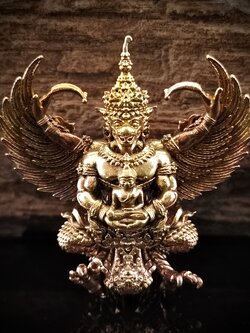 พญาครุฑ รุ่น เศรษฐีเงินไหลมา