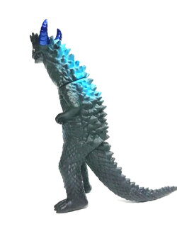 ซอฟ5.5 นิ้ว เอ๊กซ์เบมเลอร์ ขนาดตามรูป เบมเลอร์ตัวใหม่ จากอุลตร้าแมนอ๊อบ สภาพดี มีรอยบ้าง ค่อนข้างหายาก