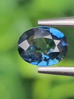 พลอย ไพลิน Greenish Blue Sapphire 0.59 กะรัต (Cts.) ดิบ (Unheated ) พลอยแท้ อัญมณีมงคลประจําวันเกิด เครื่องประดับพลอย