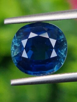 พลอย ไพลิน Green-Blue sapphire 3.67 กะรัต (Cts.) พร้อมใบเซอร์ พลอยแท้ อัญมณีมงคลประจําวันเกิด เครื่องประดับพลอย