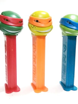 ของสะสม กล่องใส่ขนมเพซ :-ลีโอนาโด,ราฟาเอล,ไมเคิ่ลแองเจโล่ Pez collection:- Leonado,Raphael, Michealangelo***ไม่มีขนม มีรอยบ้าง