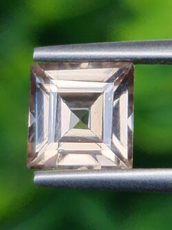 พลอย เพทาย Natural Zircon 2.11 กะรัต (Cts.) พลอยแท้อัญมณีมงคล ประจําวันเกิด เครื่องประดับพลอย