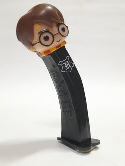 มีหลายภาพ,ที่ใส่ขนมPEZ ลาย แฮรรี่ พอตเตอร์ **โดนความร้อน บิดงอ มือ2ขายตามสภาพ