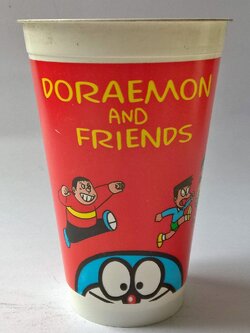 แก้วน้ำพลาสติกงานเก่า พิมพ์ลาย โดราเอม่อนและเพื่อน จากการ์ตูน เรื่อง โดราเอม่อน โดเรม่อน Doraemon and Friends ของสะสมจาก 7-11 ของเก่า โปรดตรวจสอบทุกภาพ
