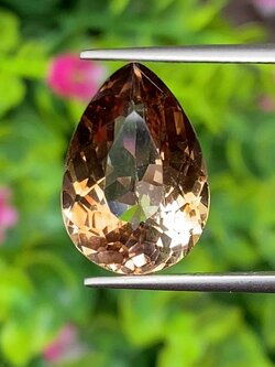 พลอย แชมเปญ โทแพซ Champagne Topaz 11.25 กะรัต พลอยแท้ อัญมณีมงคลประจําวันเกิด เครื่องประดับพลอย