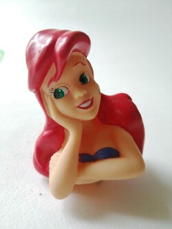 ของสะสมเจ้าหญิงเงือกน้อย ***แก้มมีรอยเปื้อน แอเรี่ยล จาก ดิสนีย์ The Little Mermaid, Arial แอเรี่ยลเท้าคางขนาดแค่อก