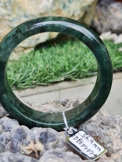 JB6804074 หยก พม่า แท้ Jade กำไลหยก 56.9 มม. (Jadeite bracelet) พม่า (Myanmar)