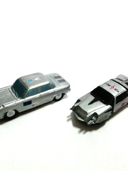 ของสะสม รถหน่วย SSS ของ อุลตร้าแมน และ พ้อยเตอร์ 1 ของหน่วยTDFอุลตร้าเซเว่น เป็นยางตัน มีรอยบ้าง เก่าตามเวลา ขายคู่ 2 ชิ้น