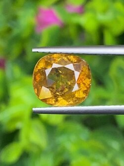 พลอย สฟีน Natural Sphene 3.25 กะรัต (Cts.) ดิบ (Unheated) พลอยแท้ อัญมณีมงคลประจําวันเกิด เครื่องประดับพลอย