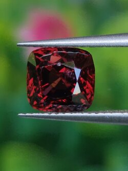 พลอย สปิเนล (Spinel) 2.03 กะรัต (Cts.) ดิบ (Unheated) พลอยแท้ อัญมณีมงคลประจําวันเกิด เครื่องประดับพลอย