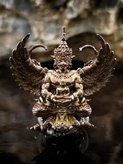 พญาครุฑ รุ่น เศรษฐีเงินไหลมา