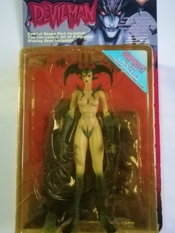 ของสะสม งานเก่า ซูปเปอร์ดีเทล ฟิกเกอร์ เดวิลแมนเลดี้ Devilman-Lady ขนาดประมาณ 26 ซม. , Glow in the Dark, การ์ตูนออริจินอลจาก Go Nagai, มุมกล่องด้านล่างชำรุด