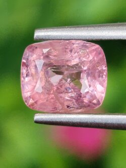 พลอย สปิเนล (Spinel) 1.38 กะรัต (Cts.) ดิบ (Unheated) พลอยแท้ อัญมณีมงคลประจําวันเกิด เครื่องประดับพลอย