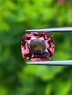พลอย สปิเนล (Spinel) 2.33 กะรัต (Cts.) ดิบ (Unheated) พลอยแท้ อัญมณีมงคลประจําวันเกิด เครื่องประดับพลอย
