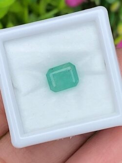 พลอย มรกต Natural Emerald แซมเบีย 1.61 กะรัต (Cts.) พลอยแท้ อัญมณีมงคลประจําวันเกิด เครื่องประดับพลอย