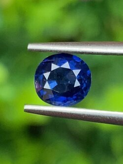 พลอย ไพลิน (Blue Sapphire) 0.98 กะรัต (Cts.) สีพิเศษ รอยัล บลู (Royal Blue) พร้อมใบเซอร์ พลอยแท้ อัญมณีมงคลประจําวันเกิด เครื่องประดับพลอย