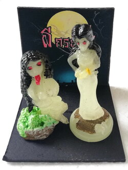 เซ็ทผีกระสือ พร้อมนางรำพึง รุ่นสีเรืองแสง พร้อมฉาก งานแฮนด์เมด จาก MGC ชิ้นงานเรซิ่นทำสีบางส่วน ขนาดตามภาพ Thailand Handmade Toy, Collectible handmade ghost toy,Glow in the Dark