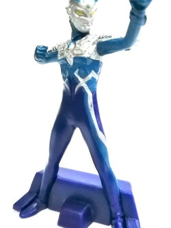 กาชาปอง อุลตร้าแมนเซโร่ บลูเวอร์ชั่น จากภาคพิเศษ มาพร้อมฐานน้ำแข็งสีน้ำเงิน สภาพดี