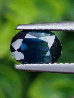 พลอย ไพลิน Blue Sapphire 1.44 กะรัต (Cts.) ดิบ Unheated พลอยแท้ อัญมณีมงคลประจําวันเกิด เครื่องประดับพลอย