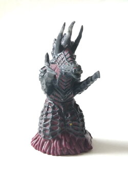 ซอฟ 4 นิ้ว สัตว์ประหลาด แซนดอส (sandros)ตัวร้ายจากอุลตร้าแมน คอสมอส เดอะบลูแพลนเนต ขนาดตามรูป ** มีรอยสีถลอกบ้าง